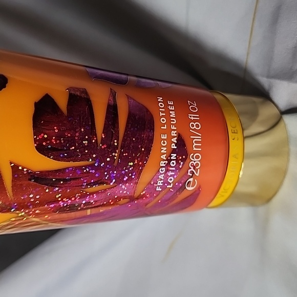 Victoria's Secret Tropic Heat Body Lotion - Picture 3 of 8
